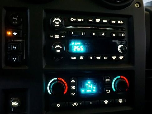 Used 2005 HUMMER H2 w/ Preferred Equipment Group image 12