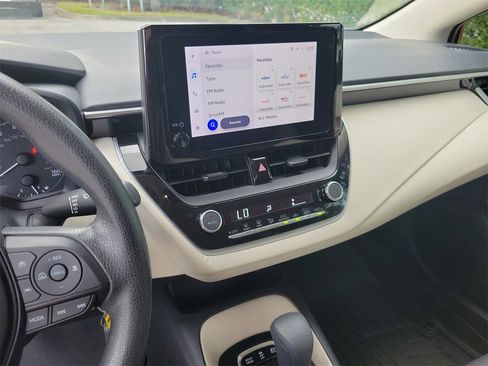 Used 2023 Toyota Corolla LE image 23