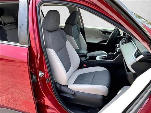 Used 2022 Toyota RAV4 XLE w/ Convenience Package FWD image 9
