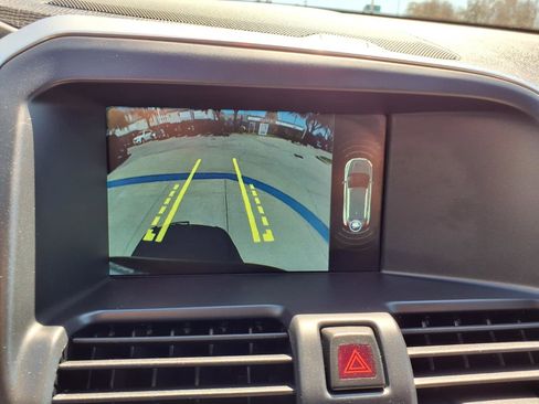 Used 2017 Volvo XC60 T5 Dynamic w/ Advanced Package image 6