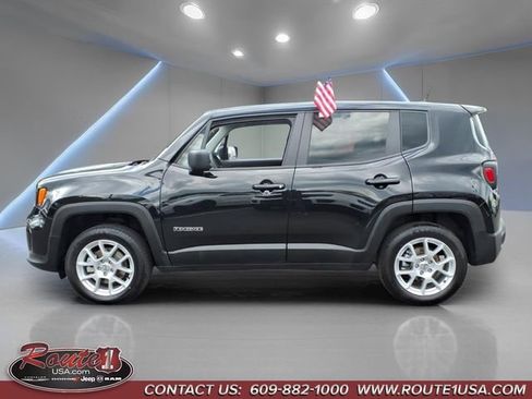 Used 2023 Jeep Renegade Latitude AWD/4WD image 7