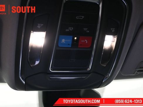 Used 2023 Jeep Grand Cherokee Limited AWD/4WD image 19