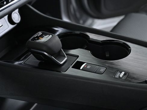 Used 2023 Nissan Rogue SV w/ SV Premium B Package image 19