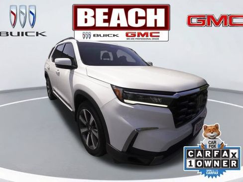 Used 2025 Honda Pilot Touring image 1