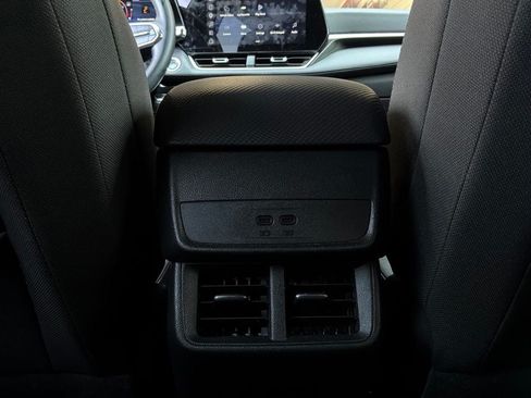 Used 2025 Chevrolet Equinox LT FWD image 12