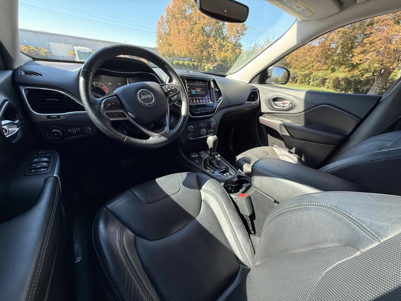 Used 2019 Jeep Cherokee Limited AWD/4WD image 9