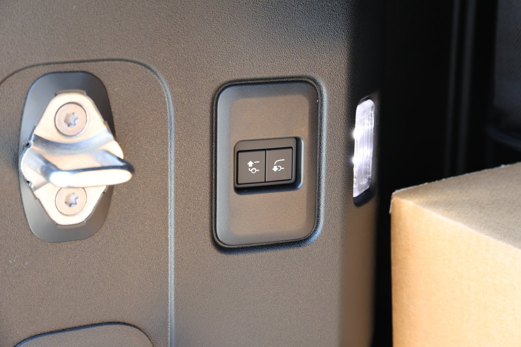 New 2026 Land Rover Defender 110 X-Dynamic SE AWD/4WD image 7