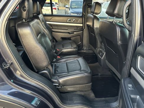 Used 2017 Ford Explorer XLT w/ Equipment Group 202A image 12