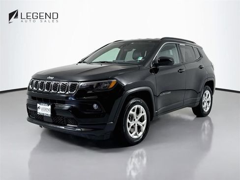 Used 2024 Jeep Compass Latitude AWD/4WD image 1