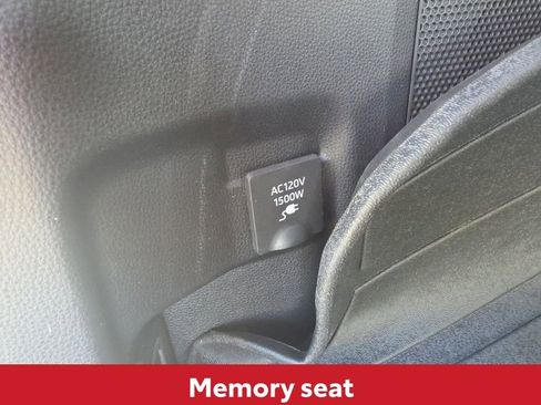 Used 2021 Toyota Highlander Limited image 17