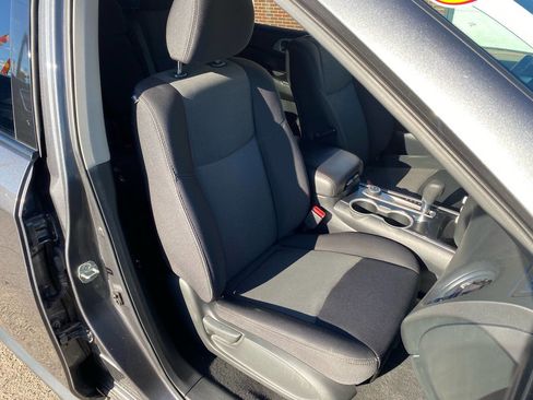 Used 2019 Nissan Pathfinder S image 11