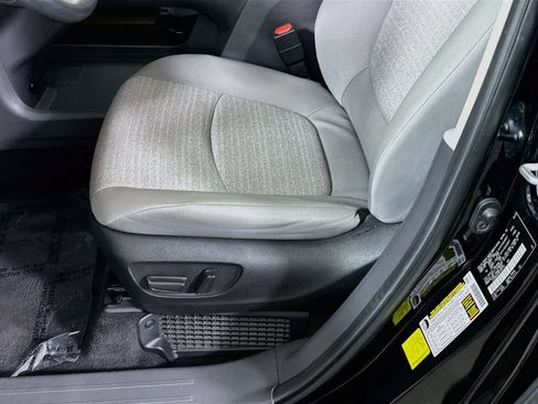 Certified 2024 Toyota Sienna LE FWD image 23