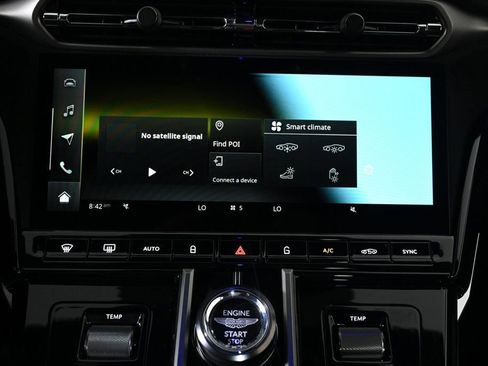 Used 2026 Aston Martin V8 Vantage Coupe image 8