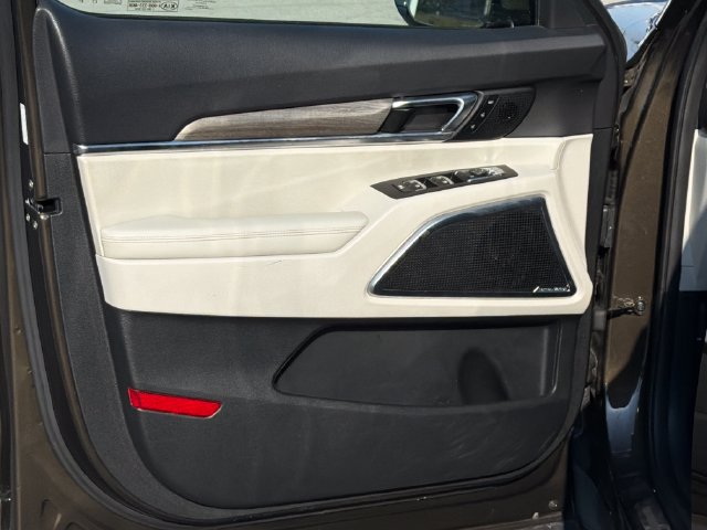 Used 2021 Kia Telluride SX w/ Towing Package FWD image 16