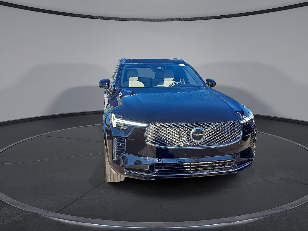 Certified 2025 Volvo XC90 B5 Core w/ Protection Package AWD/4WD image 4