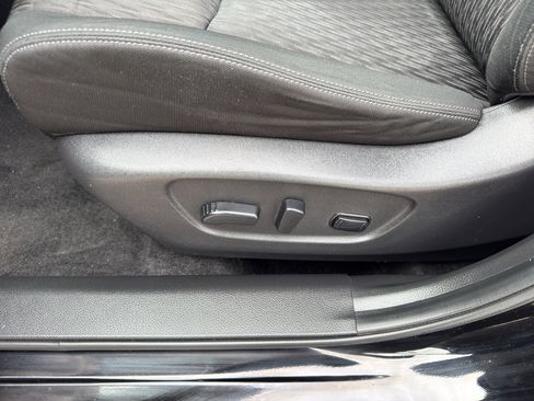 Used 2019 Nissan Rogue SV w/ Sun & Sound Touring Package AWD/4WD image 15