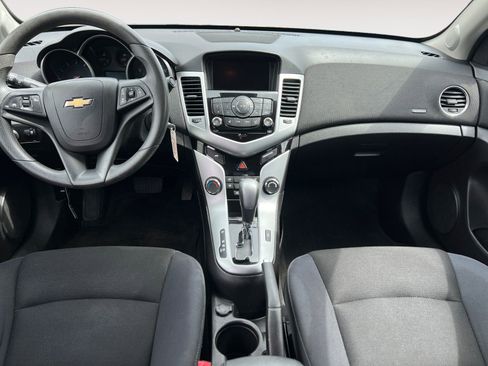 Used 2016 Chevrolet Cruze LT w/ Technology Package image 10