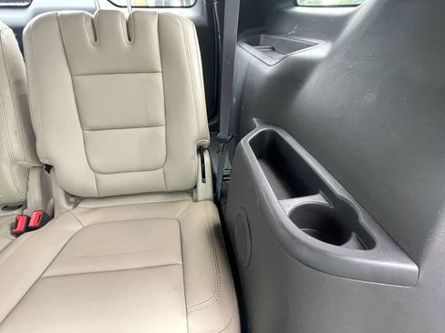 Used 2014 Ford Explorer XLT w/ Equipment Group 202A AWD/4WD image 31