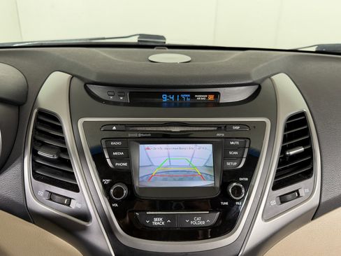 Used 2015 Hyundai Elantra Limited image 13