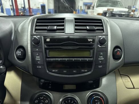 Used 2011 Toyota RAV4 4WD w/ Base L4 Extra Value Pkg image 20