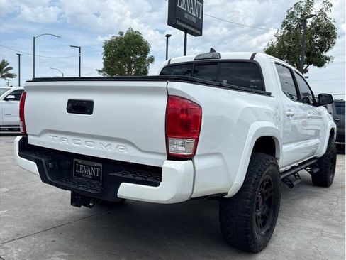Used 2017 Toyota Tacoma SR5 w/ Tow Package RWD image 41
