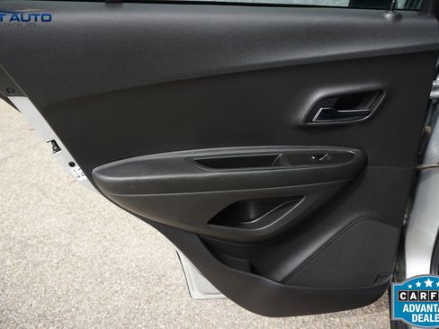 Used 2020 Chevrolet Trax LT w/ LT Convenience Package image 20