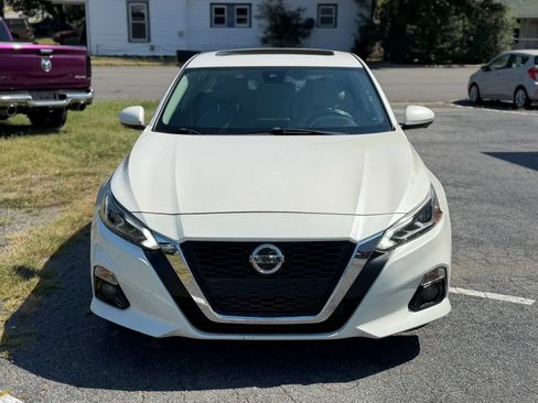 Used 2020 Nissan Altima 2.0 Platinum FWD image 2