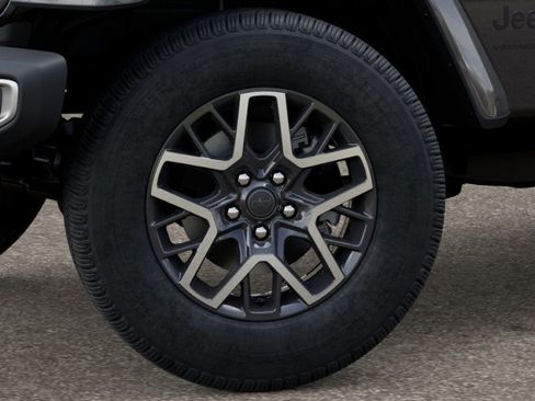 Used 2025 Jeep Wrangler Sahara image 8