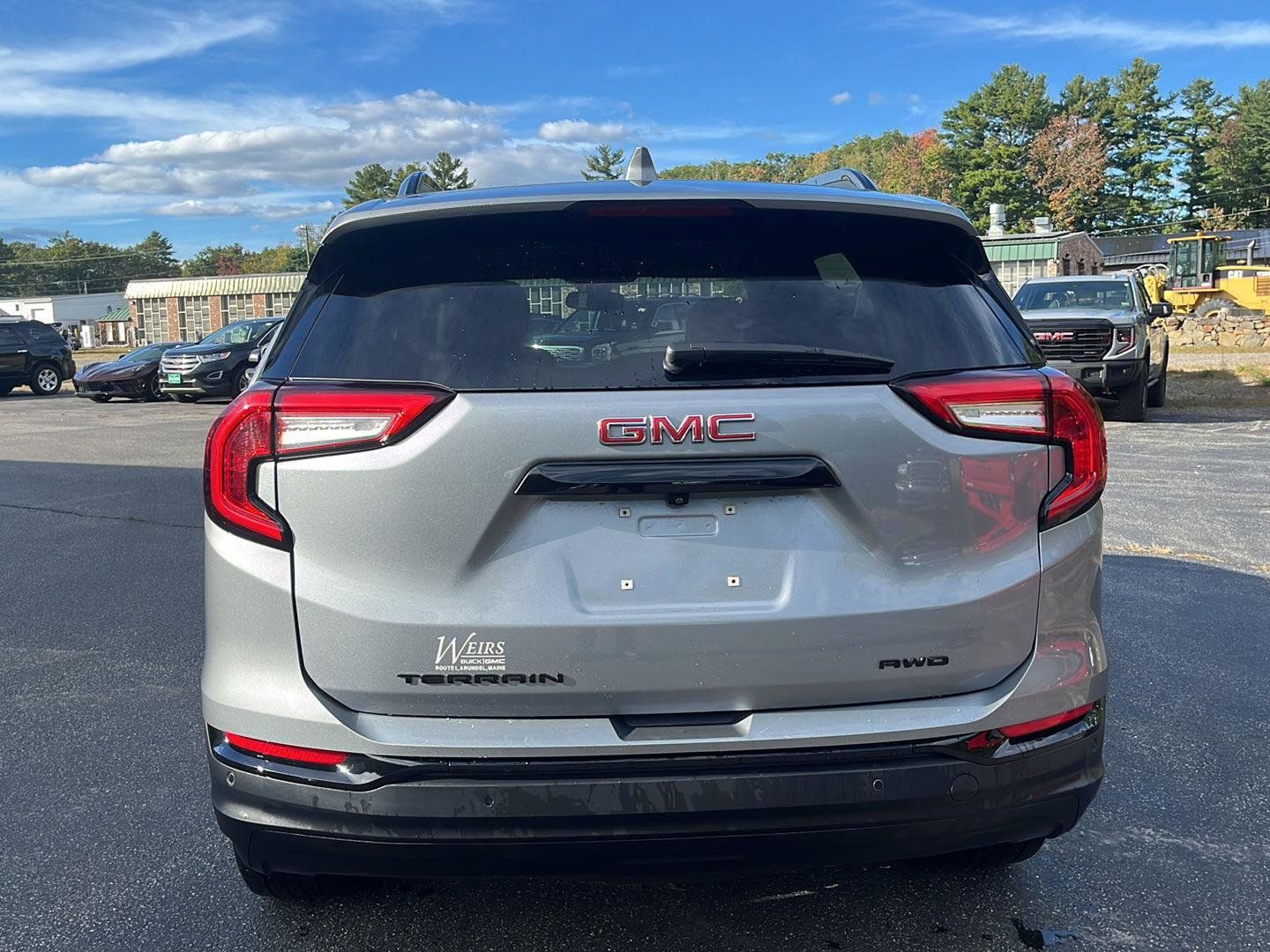 Used 2024 GMC Terrain SLT w/ Elevation Edition AWD/4WD image 4