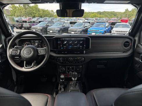 Used 2024 Jeep Wrangler Unlimited Rubicon AWD/4WD image 27