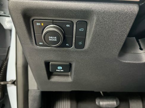 Used 2026 Ford Expedition Active AWD/4WD image 19