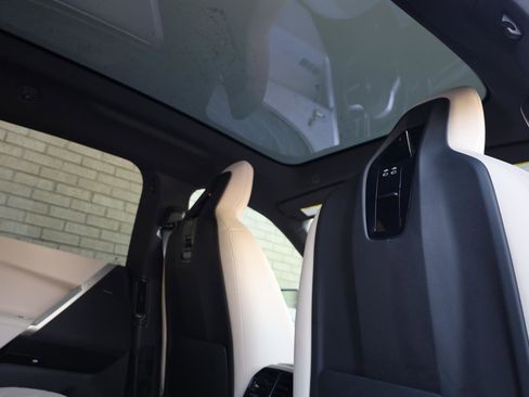 Used 2023 BMW iX xDrive50 w/ Ultimate Package 2 AWD/4WD image 25