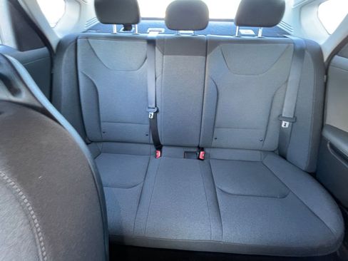 Used 2025 Kia K4 LXS image 37