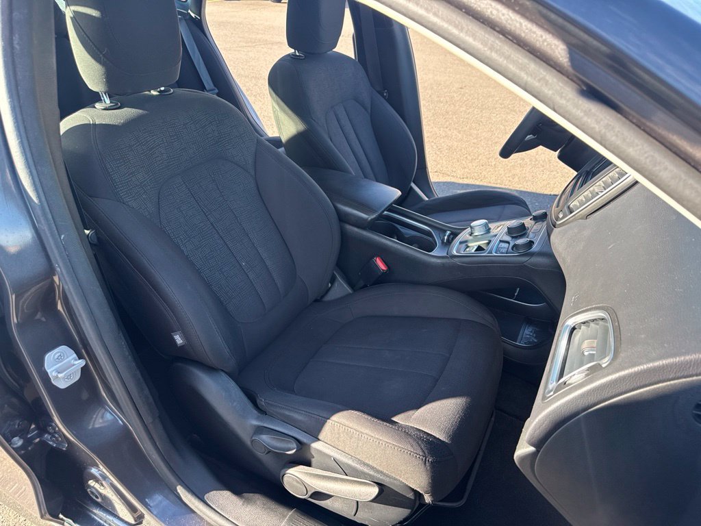Used 2015 Chrysler 200 Limited FWD image 13