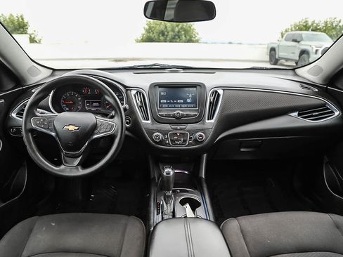 Used 2018 Chevrolet Malibu LT FWD image 12