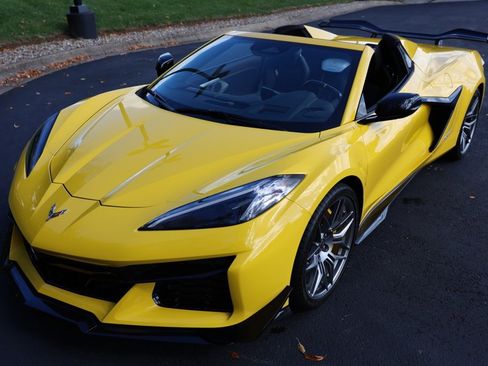 Used 2025 Chevrolet Corvette Z06 w/ Chrome Exterior Badge Package image 28