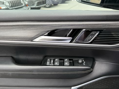 Used 2023 Jeep Wagoneer L Series II AWD/4WD image 14