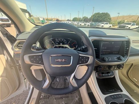 Used 2023 GMC Acadia Denali w/ Denali Ultimate Package AWD/4WD image 11