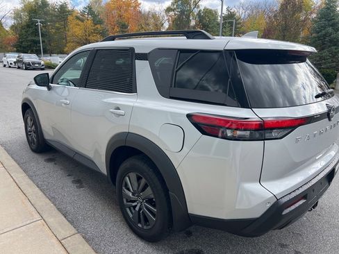 Used 2022 Nissan Pathfinder SV image 32