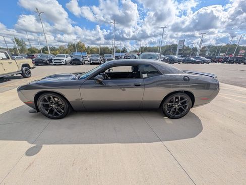 Used 2022 Dodge Challenger GT w/ Blacktop Package image 7