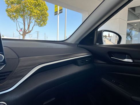 Used 2025 Nissan Altima 2.5 SV FWD image 36