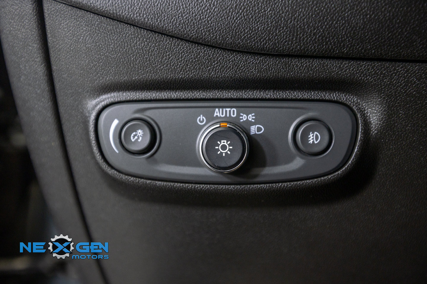 Used 2020 Chevrolet Equinox LT AWD/4WD image 16