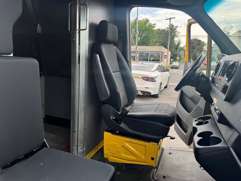 Used 2021 Mercedes-Benz Sprinter 2500 w/ Acoustic Package image 14