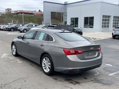 Used 2017 Chevrolet Malibu LT image 3