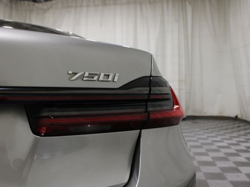 Used 2020 BMW 750i xDrive w/ Executive Package AWD/4WD image 33