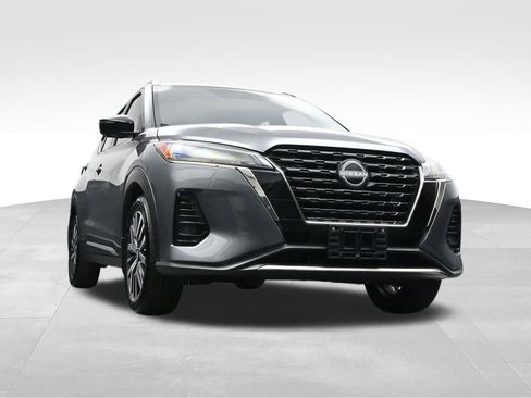 Used 2023 Nissan Kicks SR w/ SR Premium Package image 30