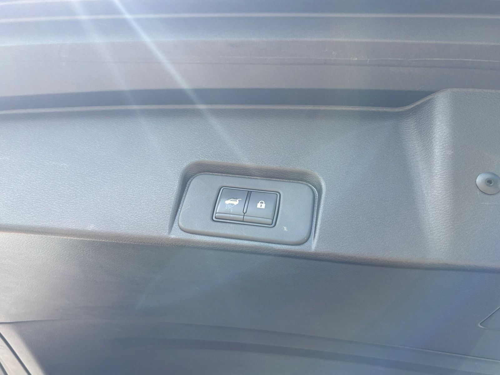 Used 2025 Nissan Rogue SV FWD image 22