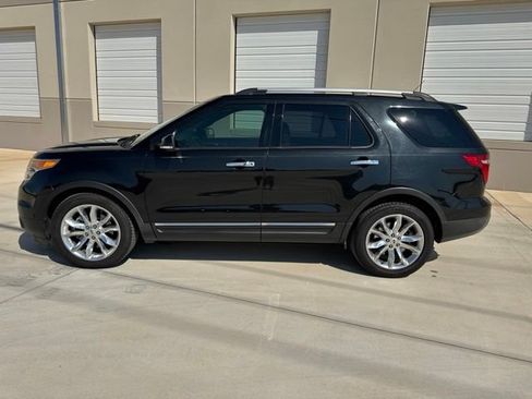 Used 2014 Ford Explorer Limited w/ Equipment Group 302A FWD image 7