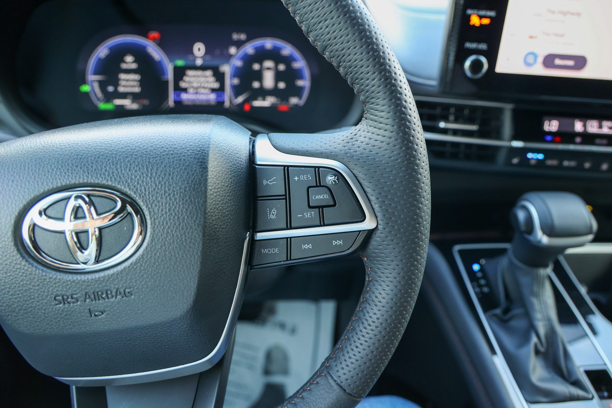 Certified 2025 Toyota Sienna Platinum FWD image 20