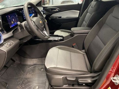 New 2025 Chevrolet Trax LT w/ Driver Confidence Package image 22
